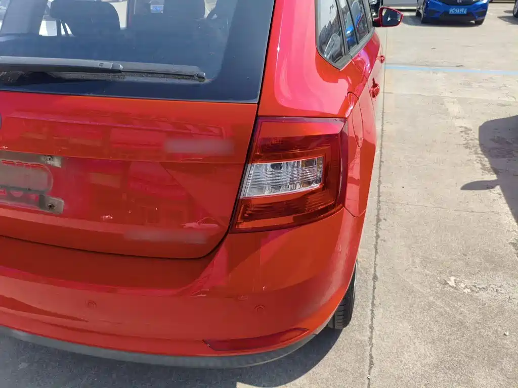 Skoda Rapid Spaceback — миниатюра 8