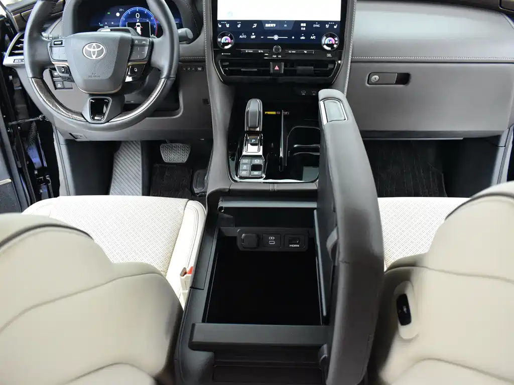 Toyota Alphard — миниатюра 11