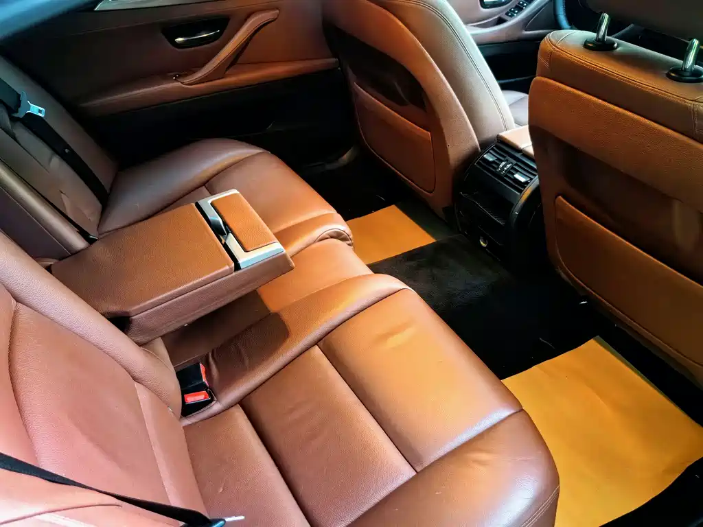 BMW 5 Series — миниатюра 9