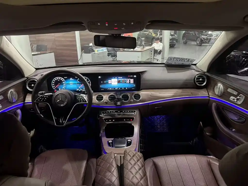 Mercedes-Benz E-Class — миниатюра 17
