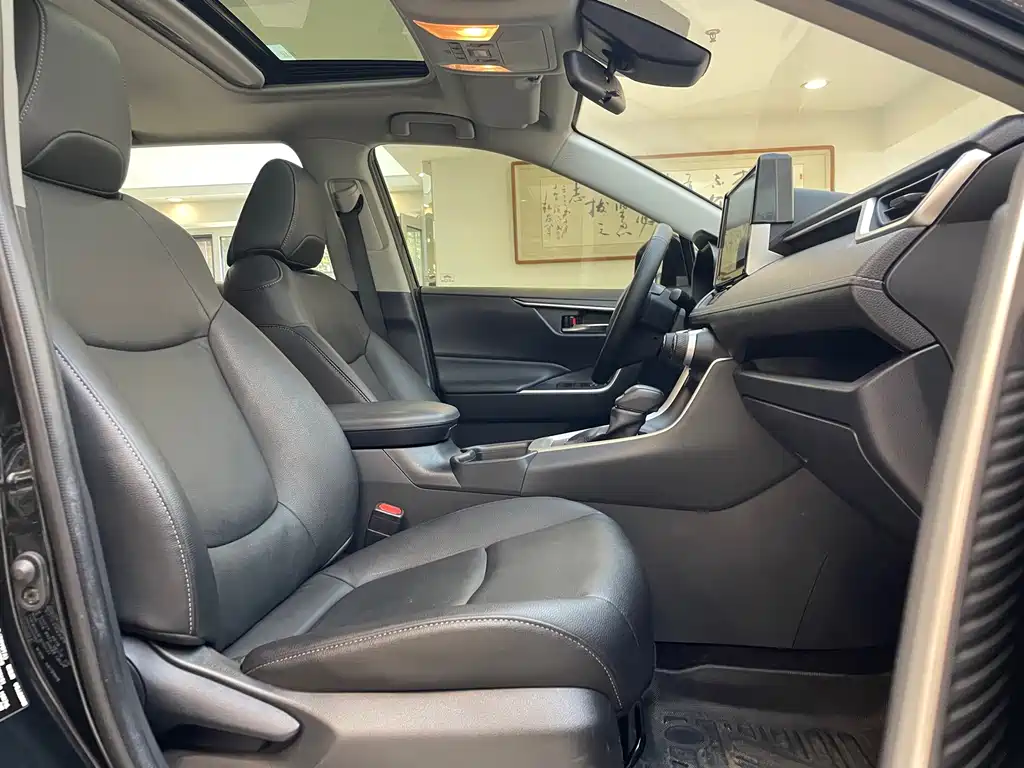 Toyota RAV4 — миниатюра 11