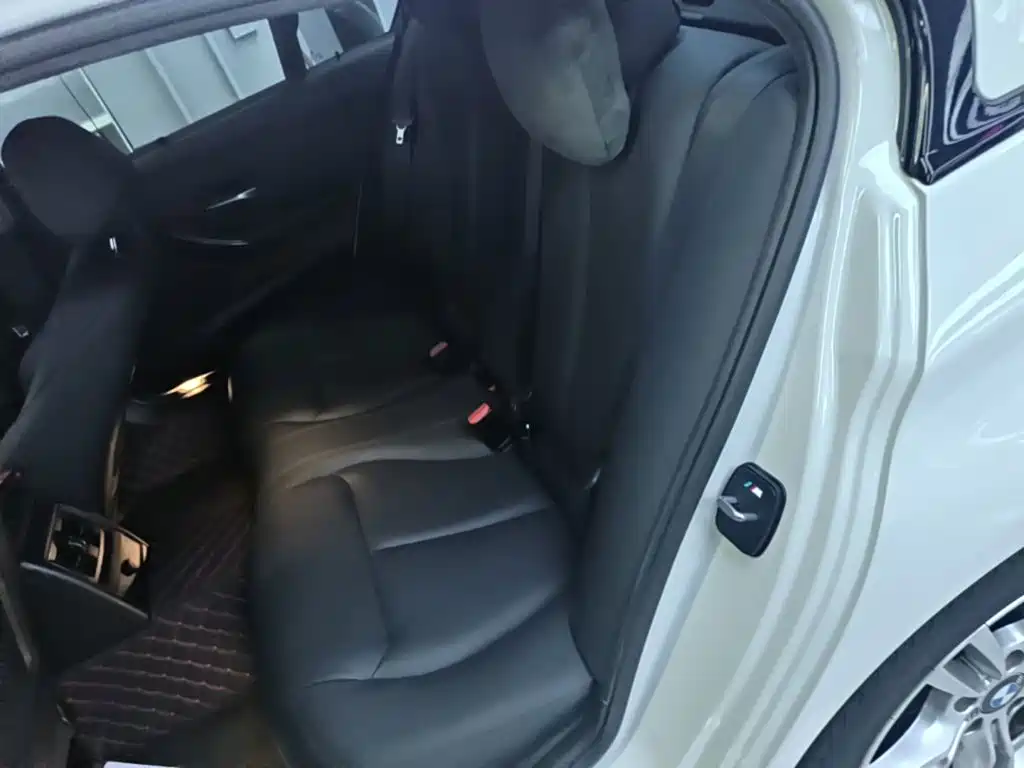 BMW 3 Series — миниатюра 17