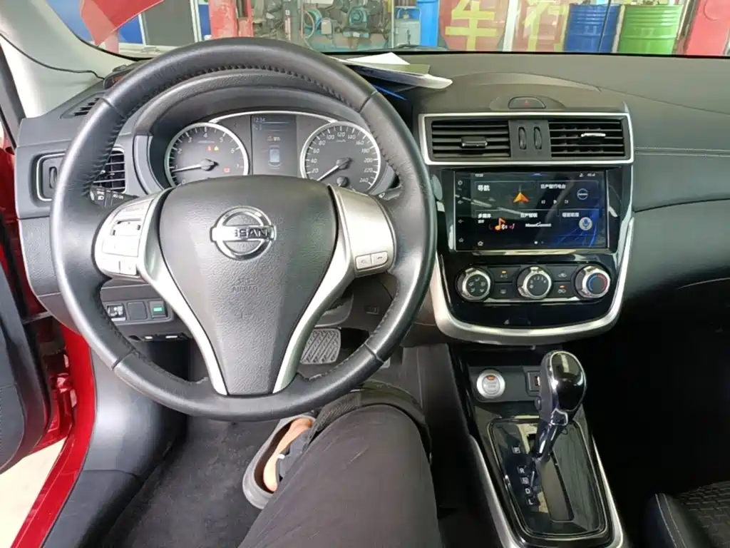 Nissan Tiida — миниатюра 10