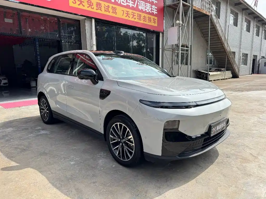Leapmotor Leapmotor B10 — миниатюра 3