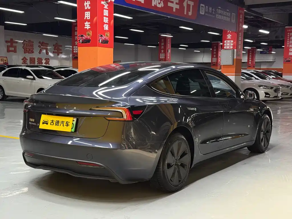 Tesla Model 3 — миниатюра 5