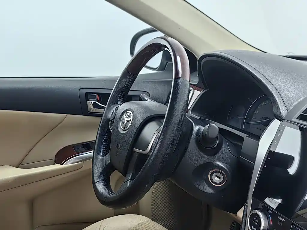 Toyota Camry — миниатюра 22