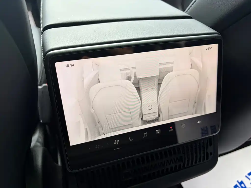 Tesla Model 3 — миниатюра 11