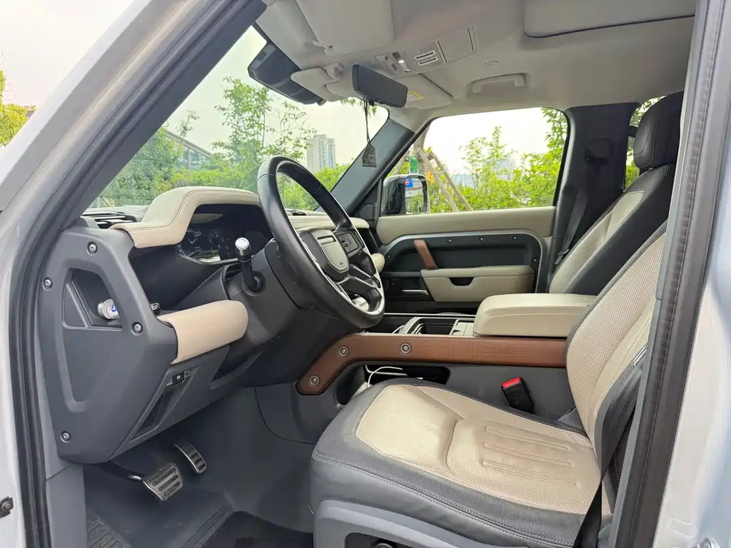 Land Rover Defender — миниатюра 8