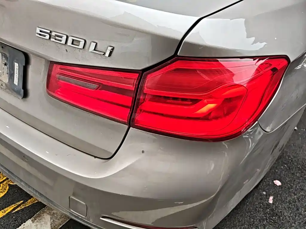BMW 5 Series — миниатюра 8