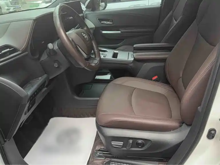Toyota Granvia — миниатюра 23
