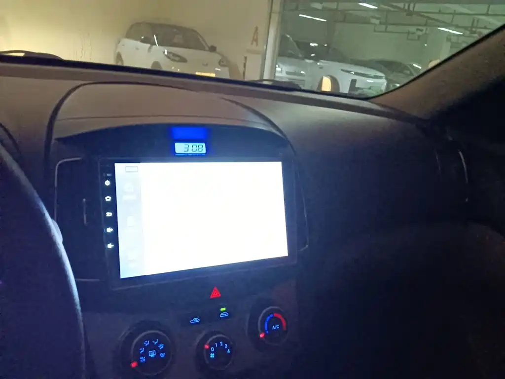 Hyundai Elantra — миниатюра 14