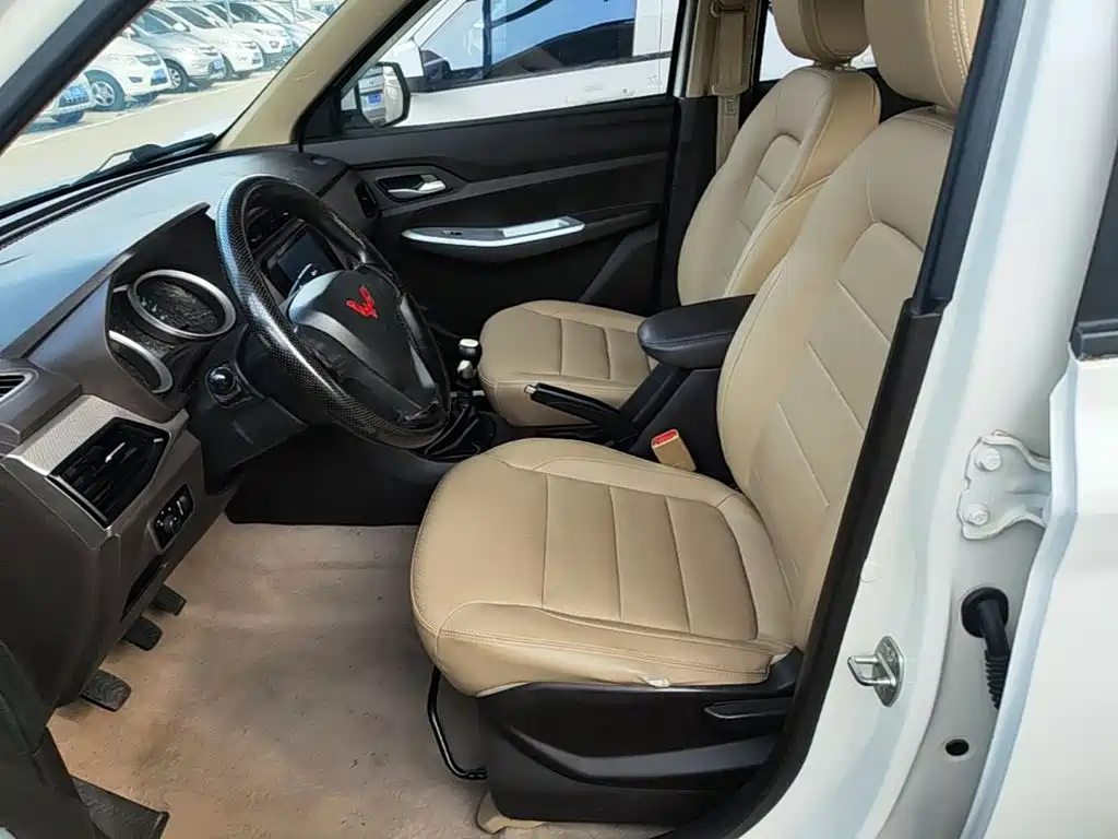 Wuling Hongguang — миниатюра 11