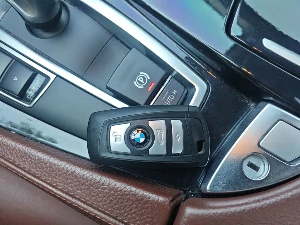 BMW 5 Series — миниатюра 12