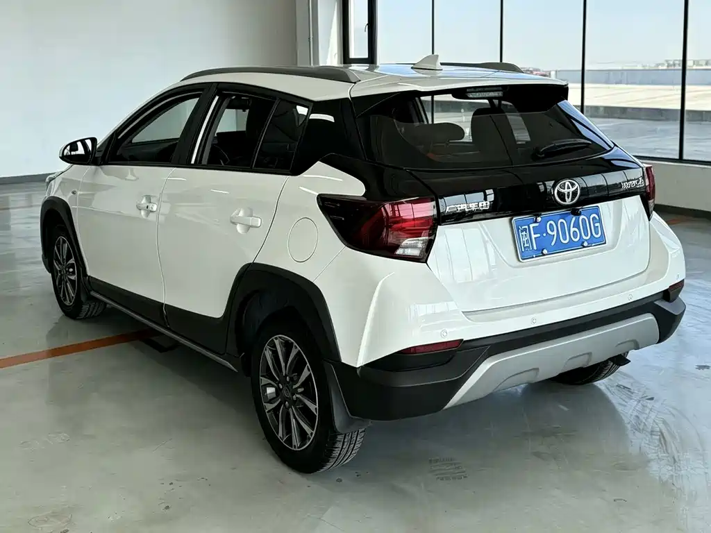 Toyota Yaris L — миниатюра 3
