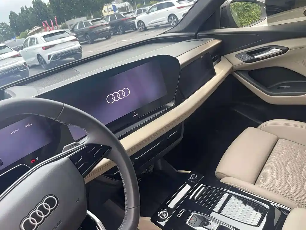 Audi Q6L e-tron — миниатюра 8