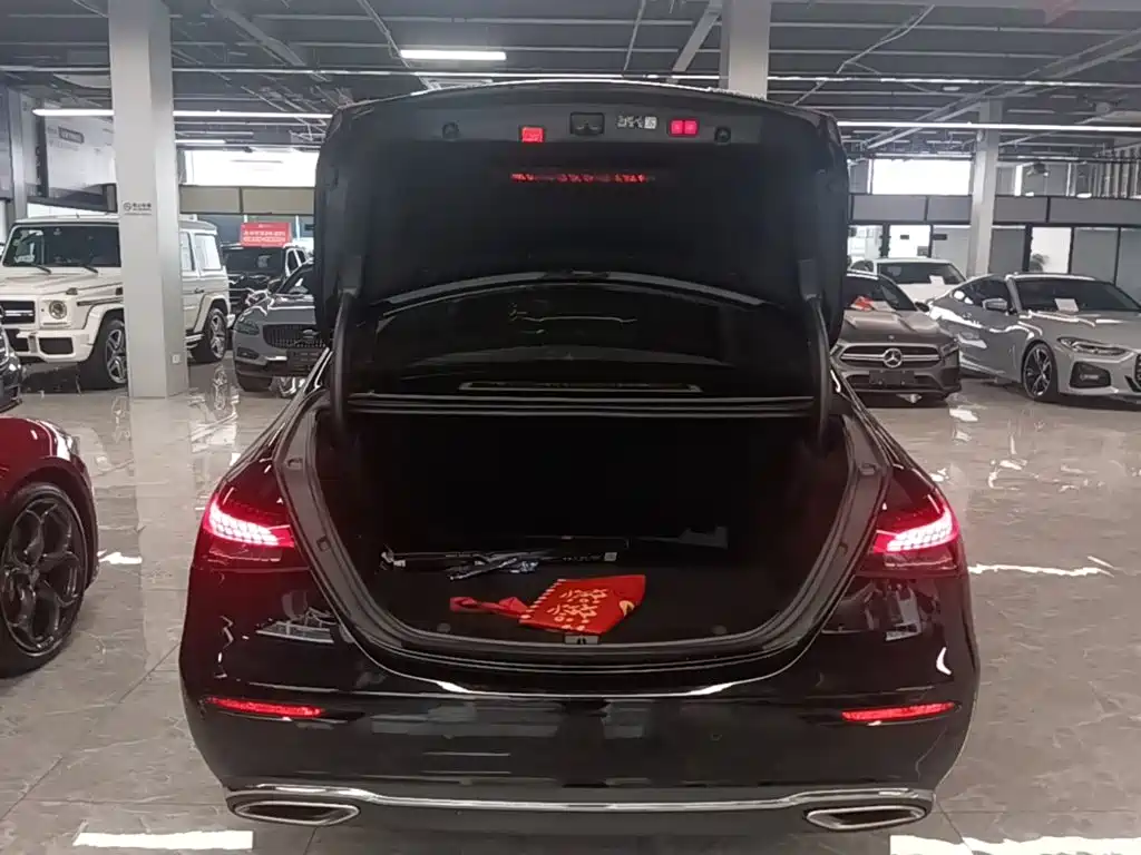 Mercedes-Benz E-Class — миниатюра 19