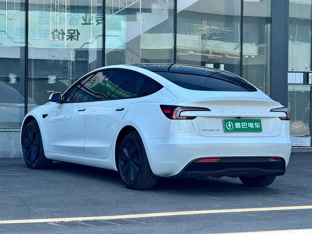 Tesla Model 3 — миниатюра 7