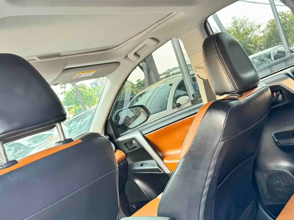 Toyota RAV4 — миниатюра 8