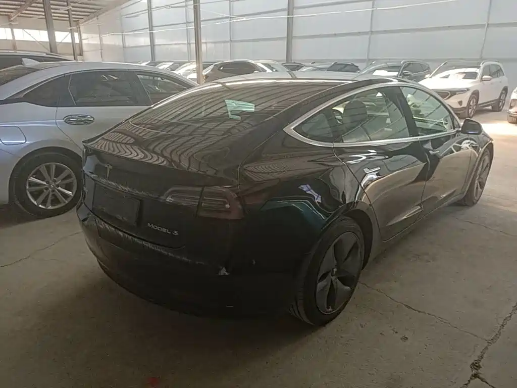 Tesla Model 3 — миниатюра 7