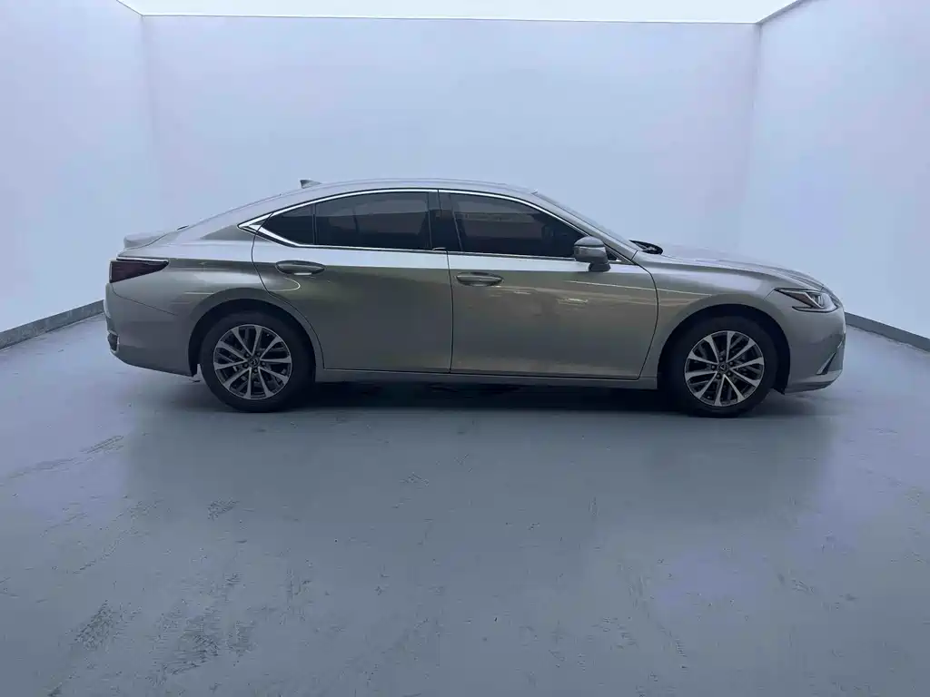 Lexus ES — миниатюра 12