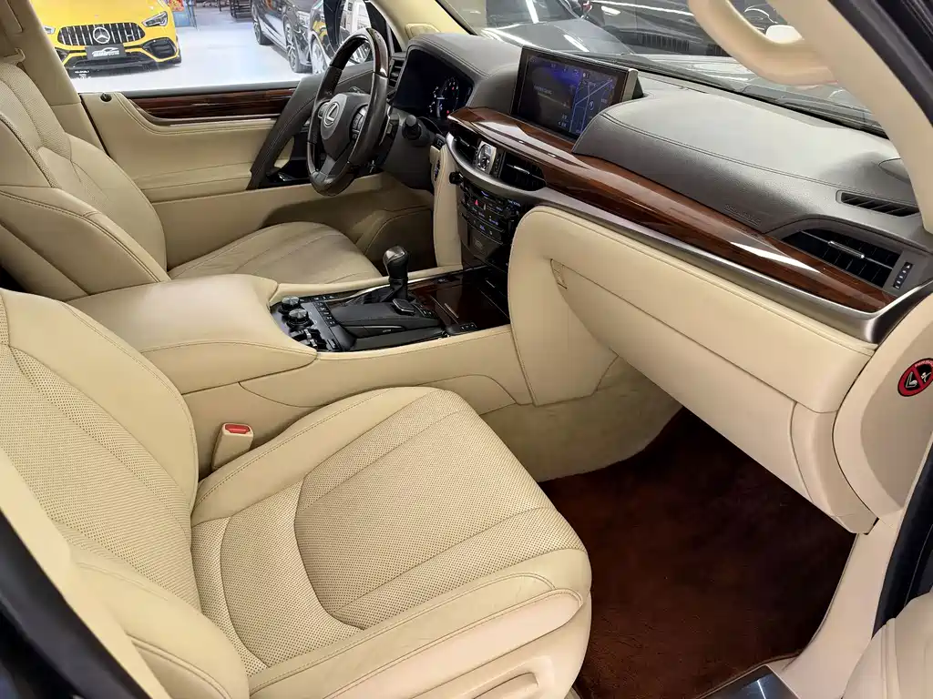 Lexus LX — миниатюра 5