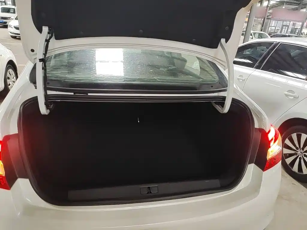 Peugeot 408 — миниатюра 19