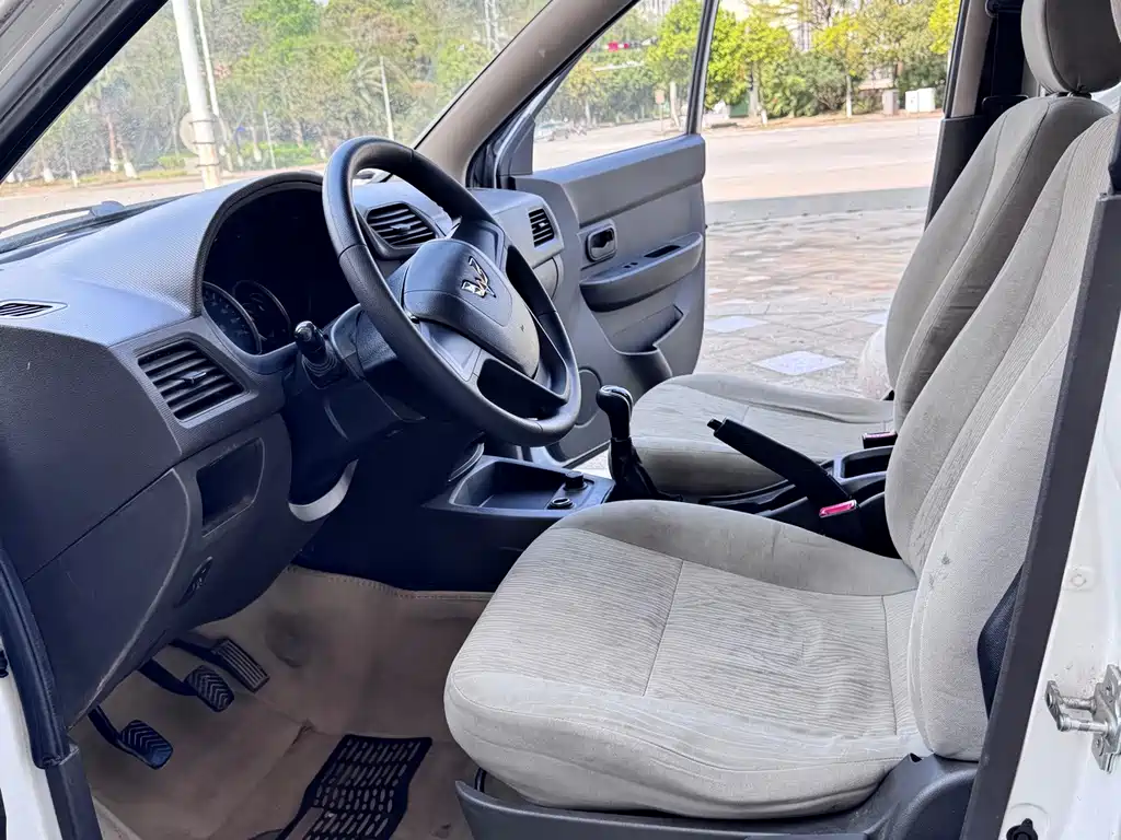 Wuling Hongguang — миниатюра 12
