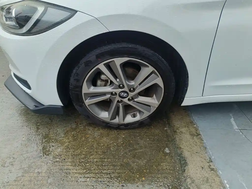 Hyundai Elantra — миниатюра 23