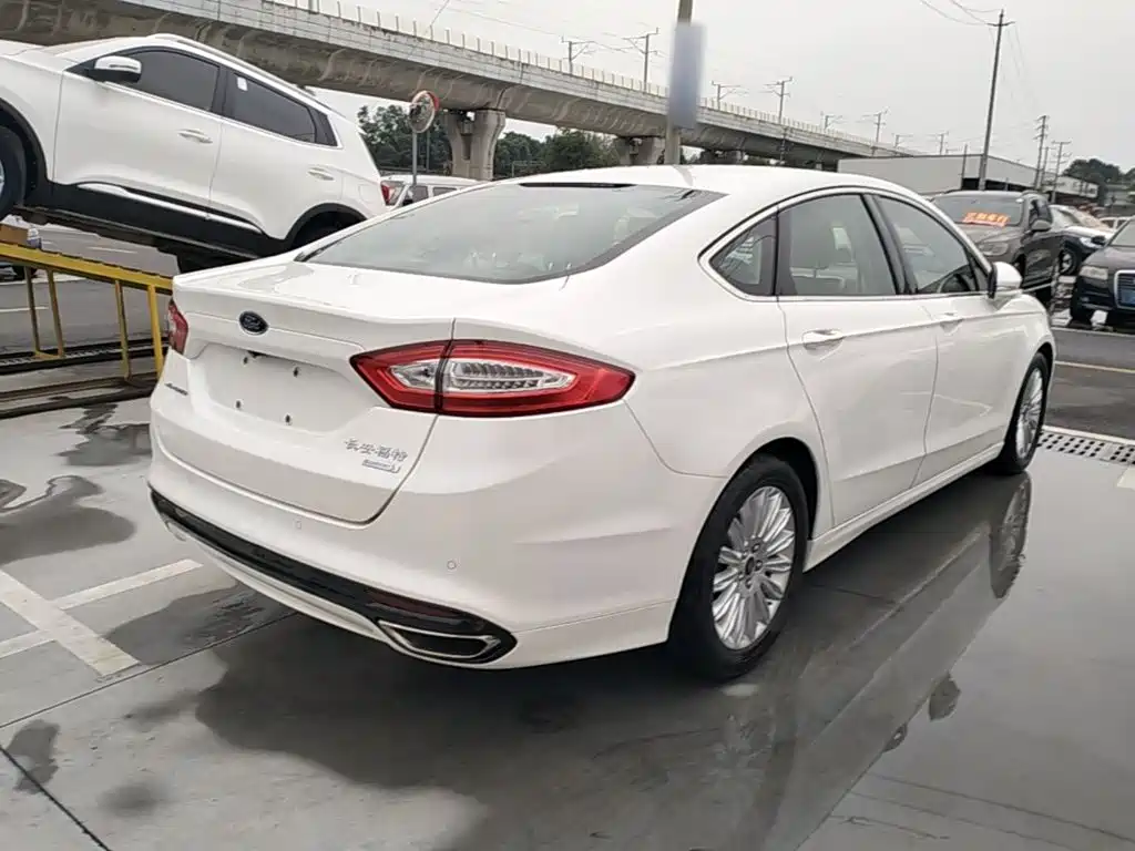 Ford Mondeo — миниатюра 7