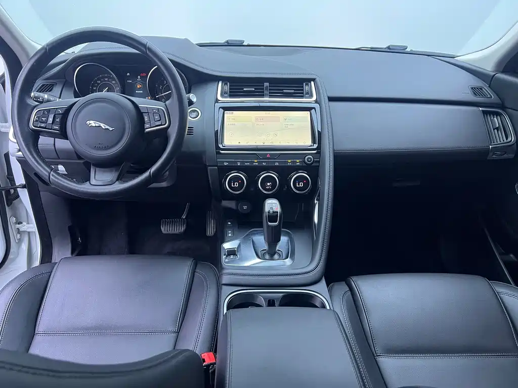 Jaguar E-PACE — миниатюра 14