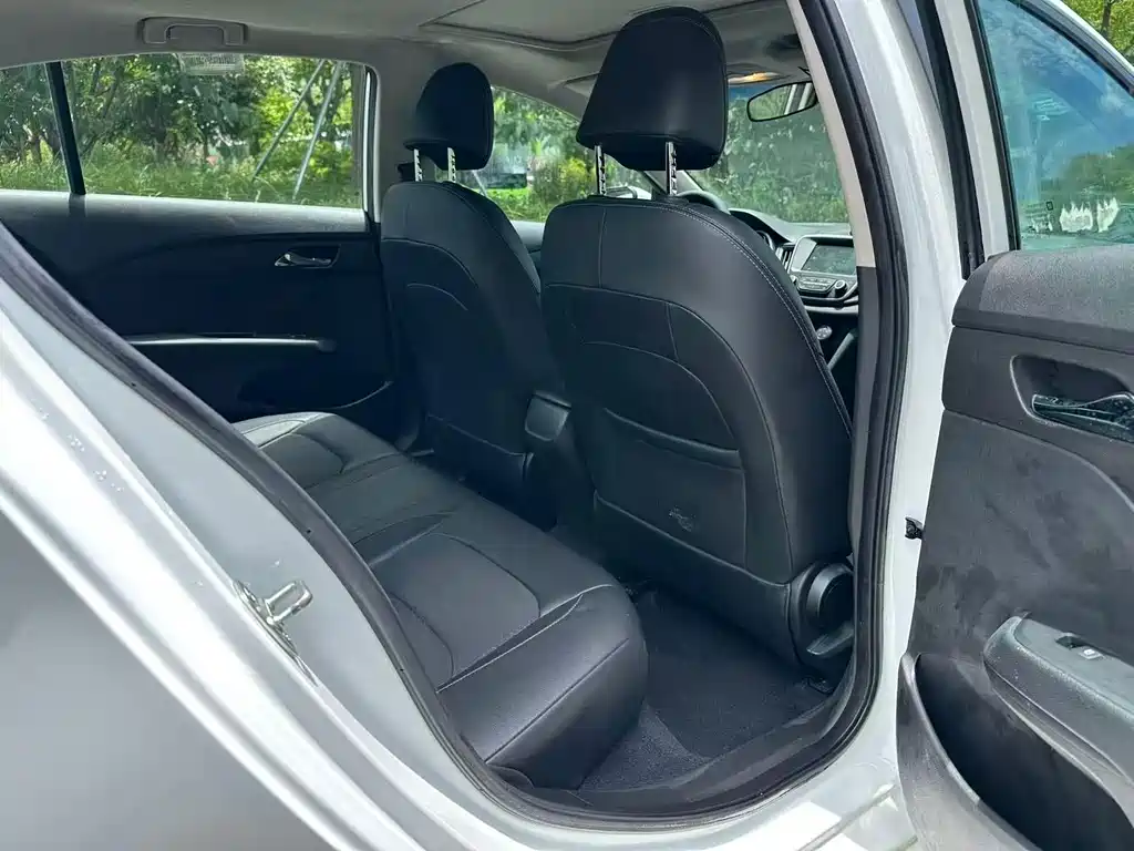 Chevrolet Cavalier — миниатюра 9