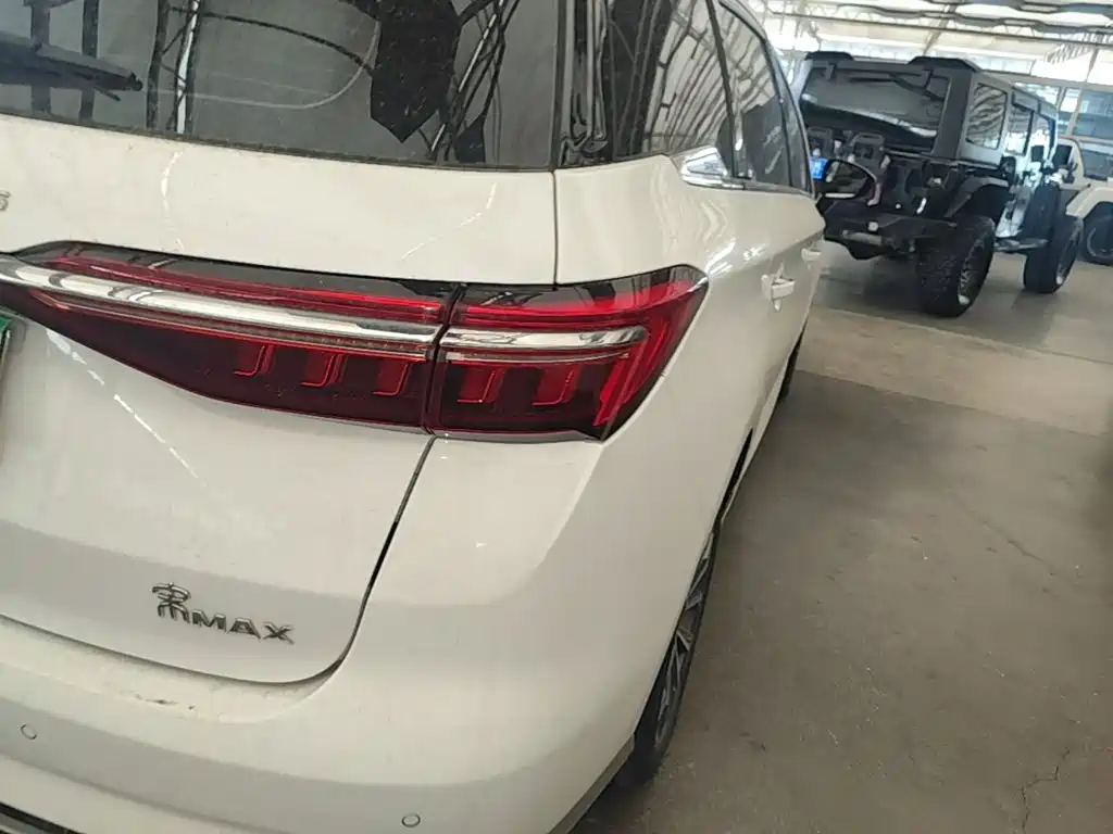 BYD MAX — миниатюра 8