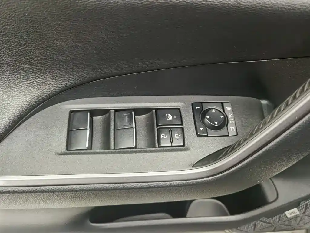 Toyota Wildlander New Energy — миниатюра 9