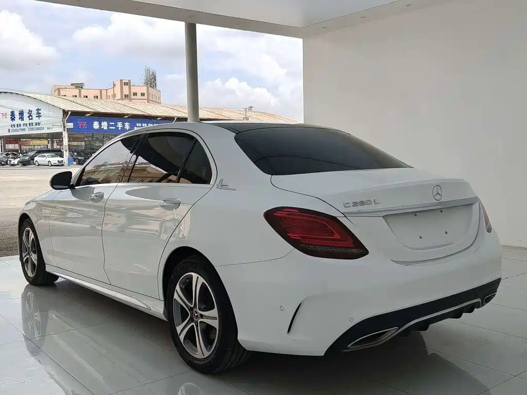 Mercedes-Benz C-Class — миниатюра 12
