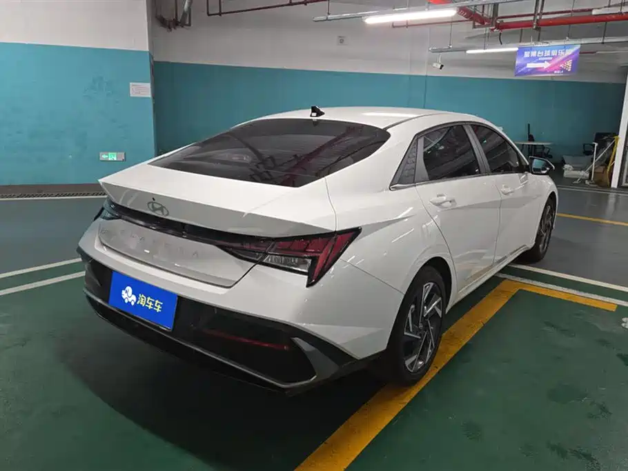 Hyundai Elantra 2023 1.5L CVT LUX Luxury