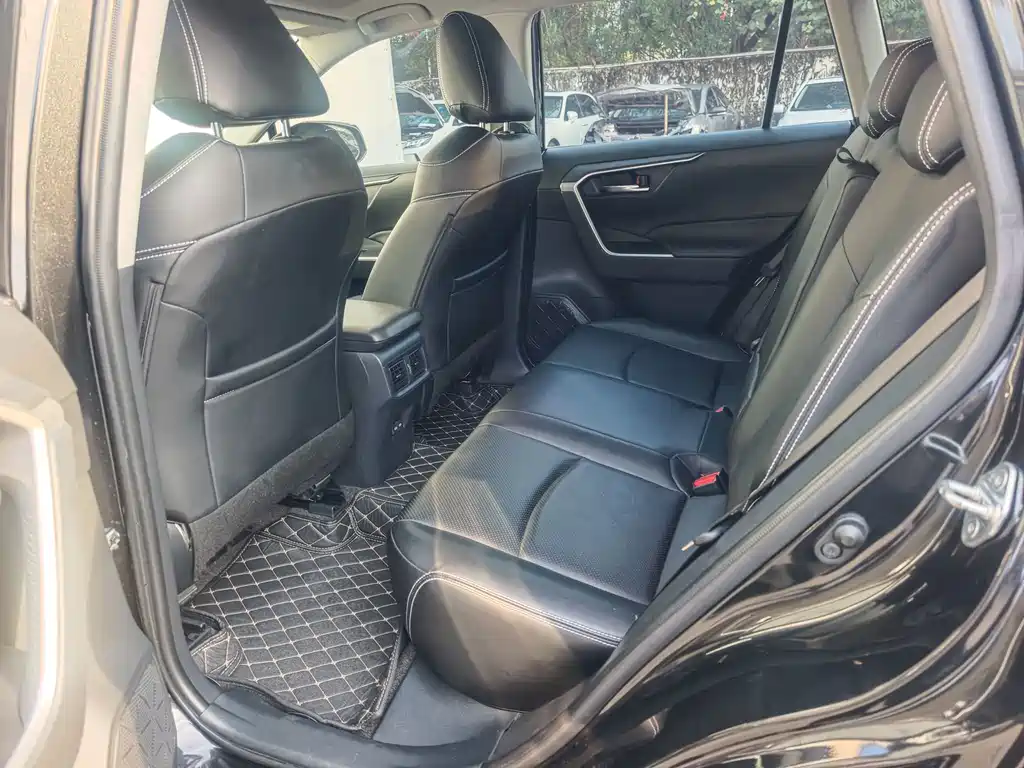Toyota RAV4 — миниатюра 16