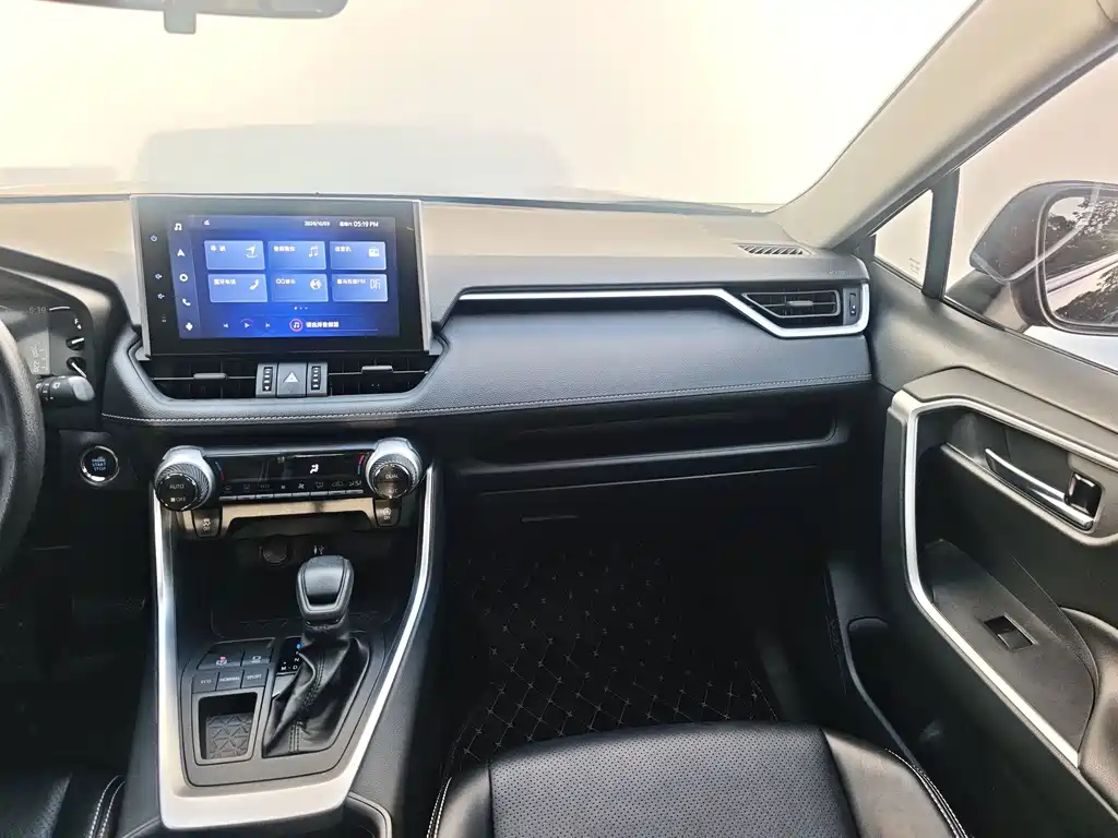 Toyota RAV4 — миниатюра 12