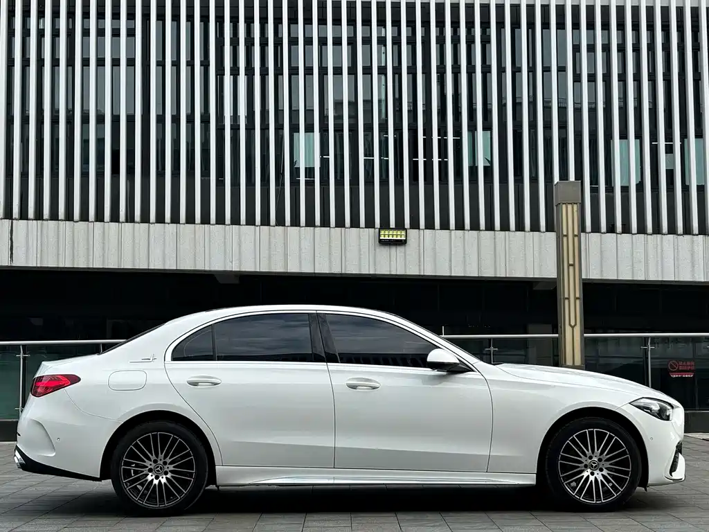 Mercedes-Benz C-Class — миниатюра 3