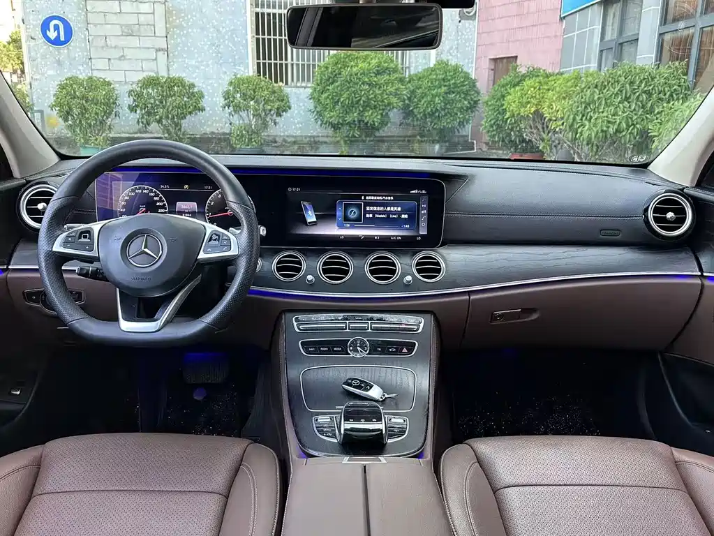 Mercedes-Benz E-Class — миниатюра 4