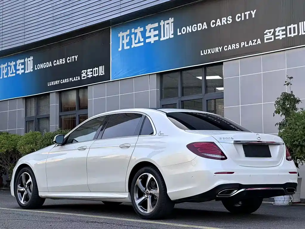 Mercedes-Benz E-Class — миниатюра 16