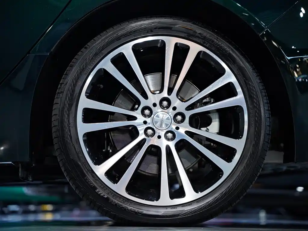 Jaguar XFL — миниатюра 24