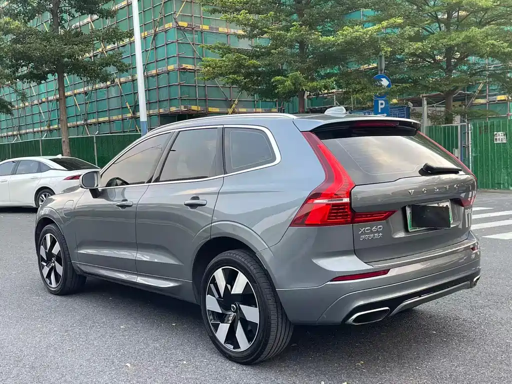 Volvo XC60 PHEV — миниатюра 3