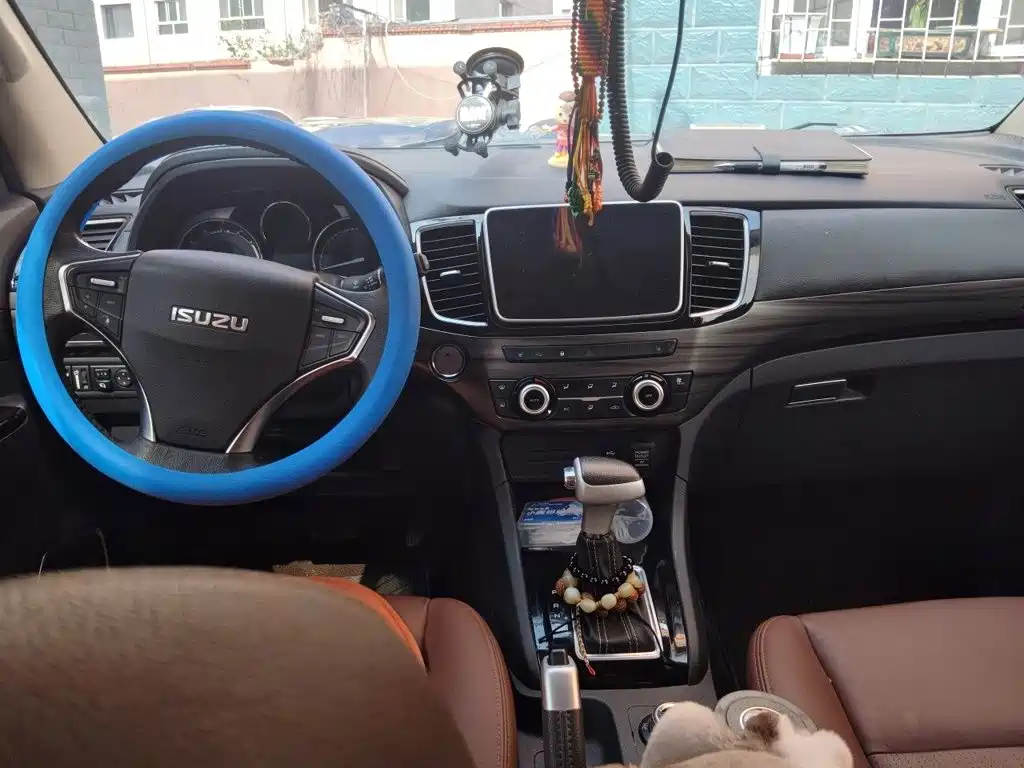 Isuzu MU-X — миниатюра 10