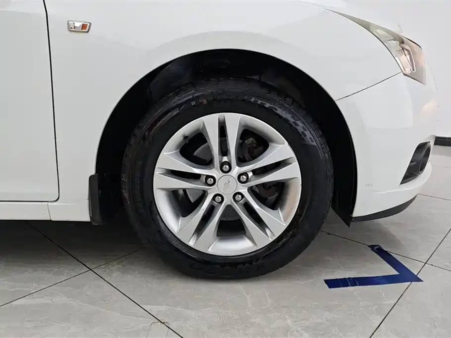 Chevrolet Cruze 2013 1.6L MT Luxury
