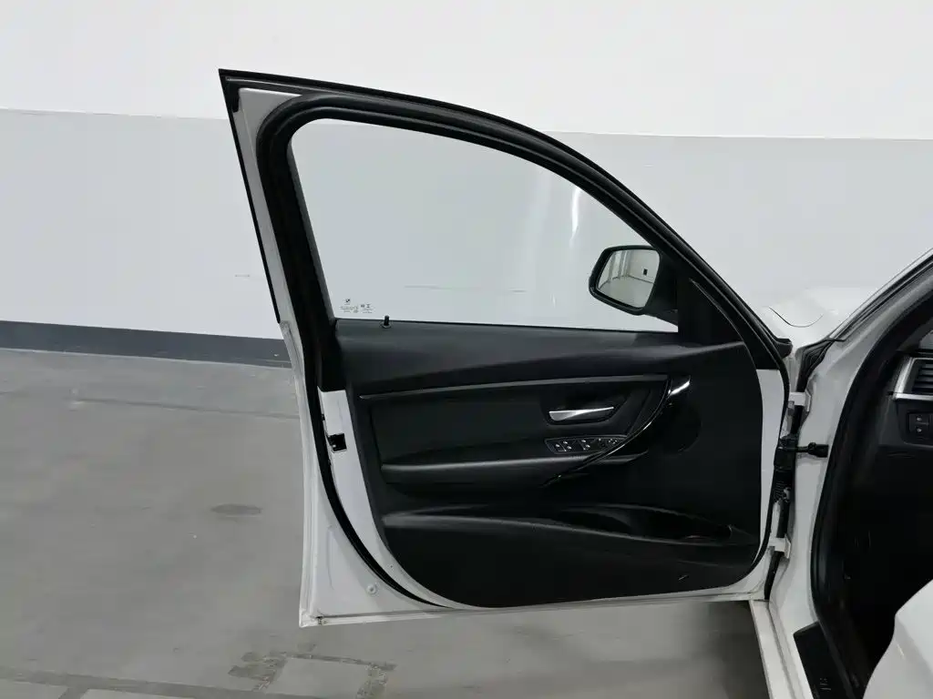 BMW 3 Series — миниатюра 8