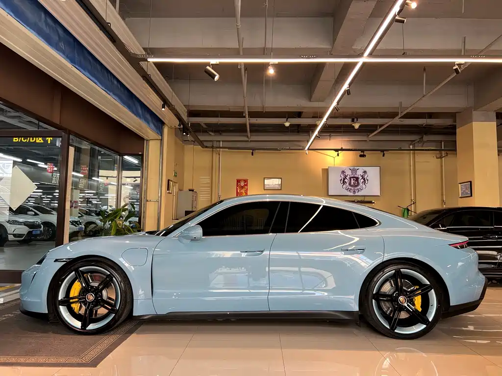 Porsche Taycan — миниатюра 7