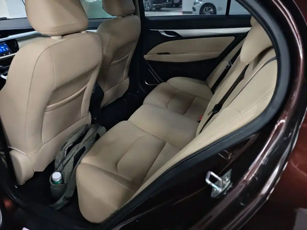 Geely Emgrand — миниатюра 17