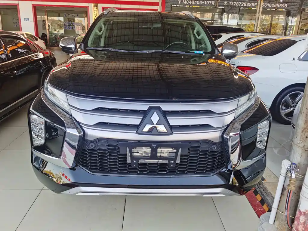 Mitsubishi Pajero Sport (Import)