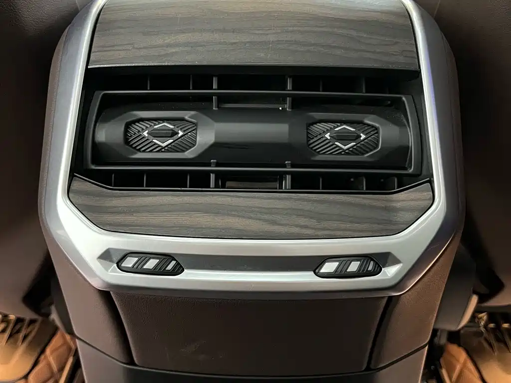 BMW 7 Series — миниатюра 19