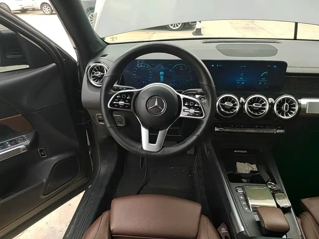 Mercedes-Benz GLB — миниатюра 11